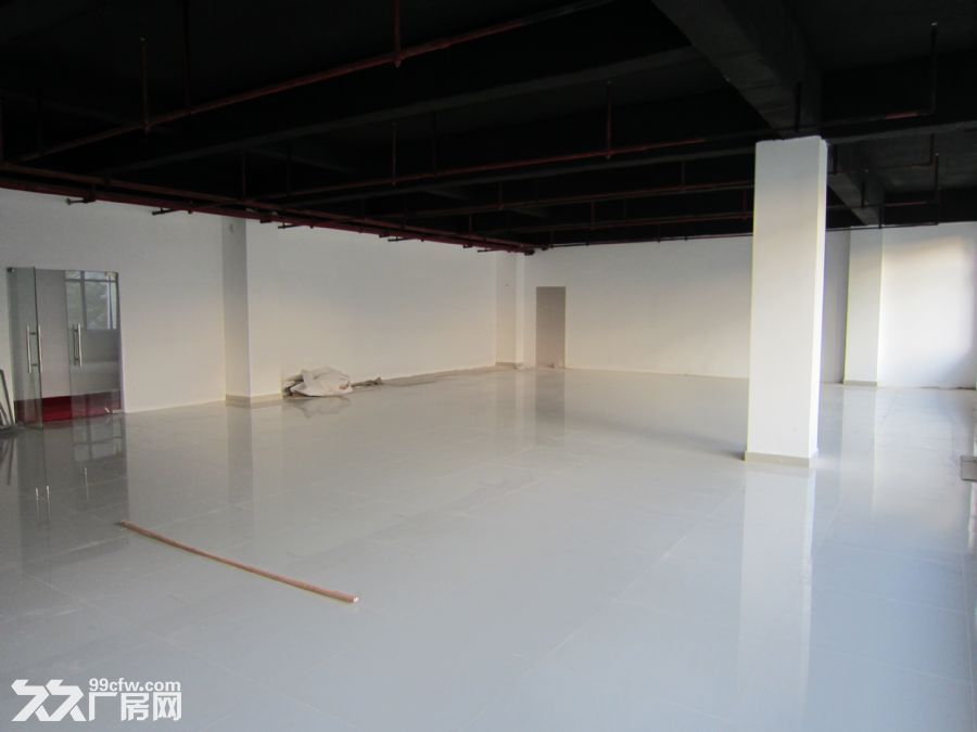 软件园旁办公楼厂房 整层挑高4.2米 长期出租30/平