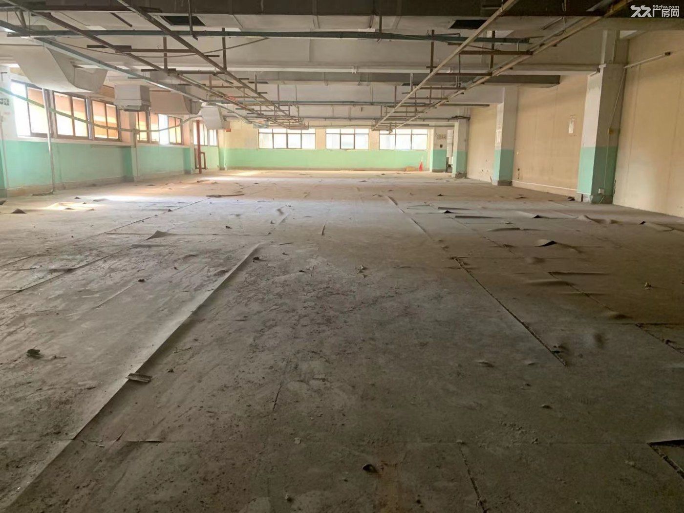 地铁口 整栋1万平整租 适合医院 整形等行业